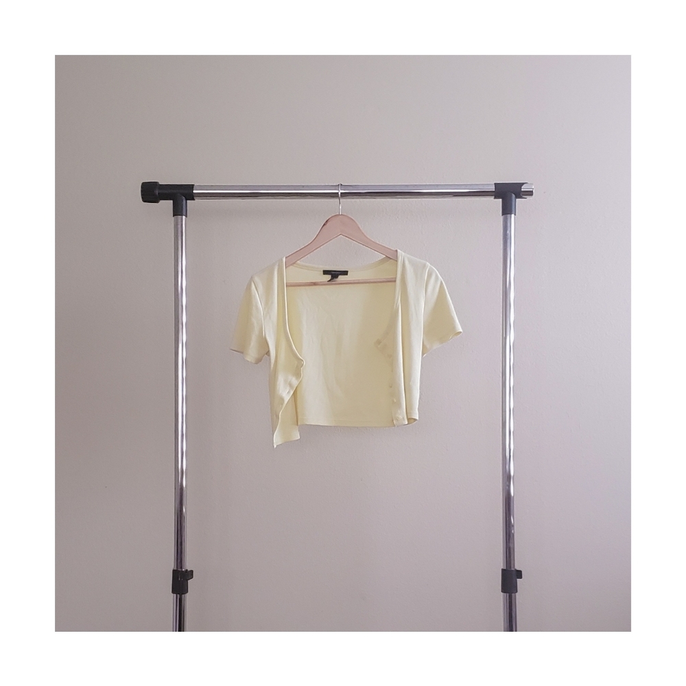 FOREVER 21 Button-Up Crop Top